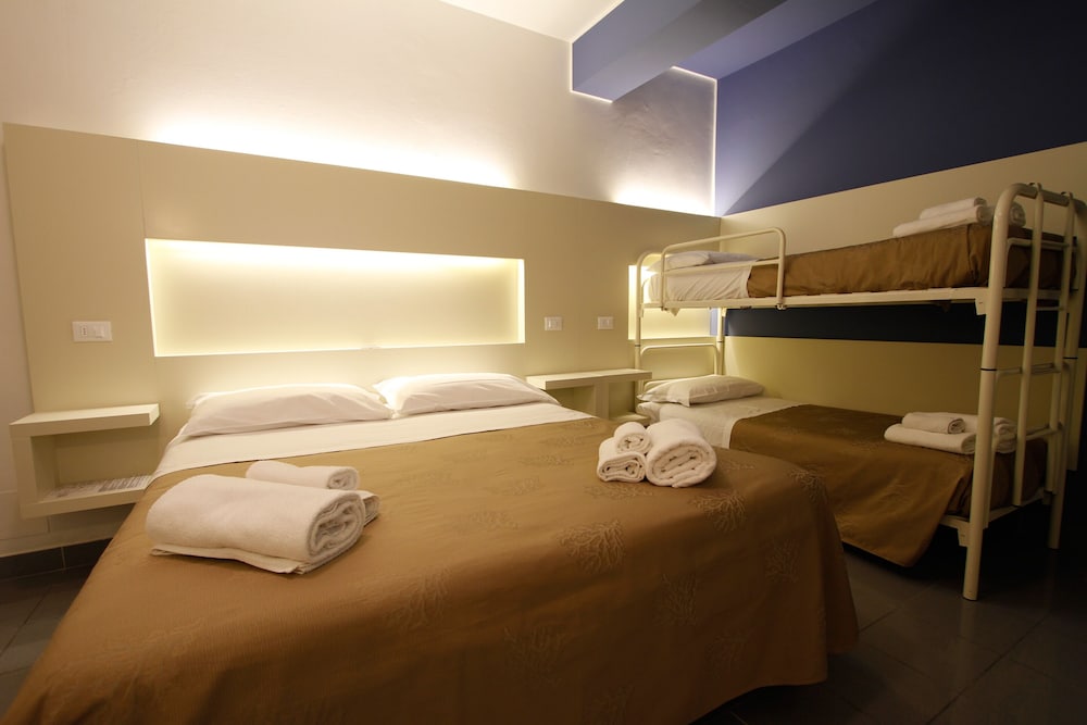 Hotel Desire 25/45