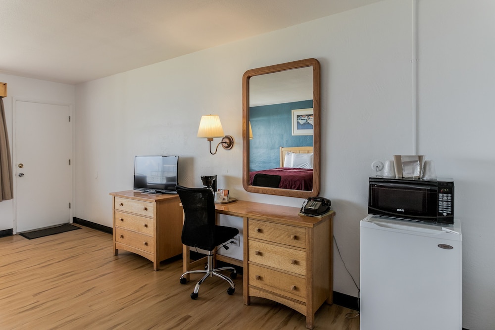 Skylark Shores Resort 32/50