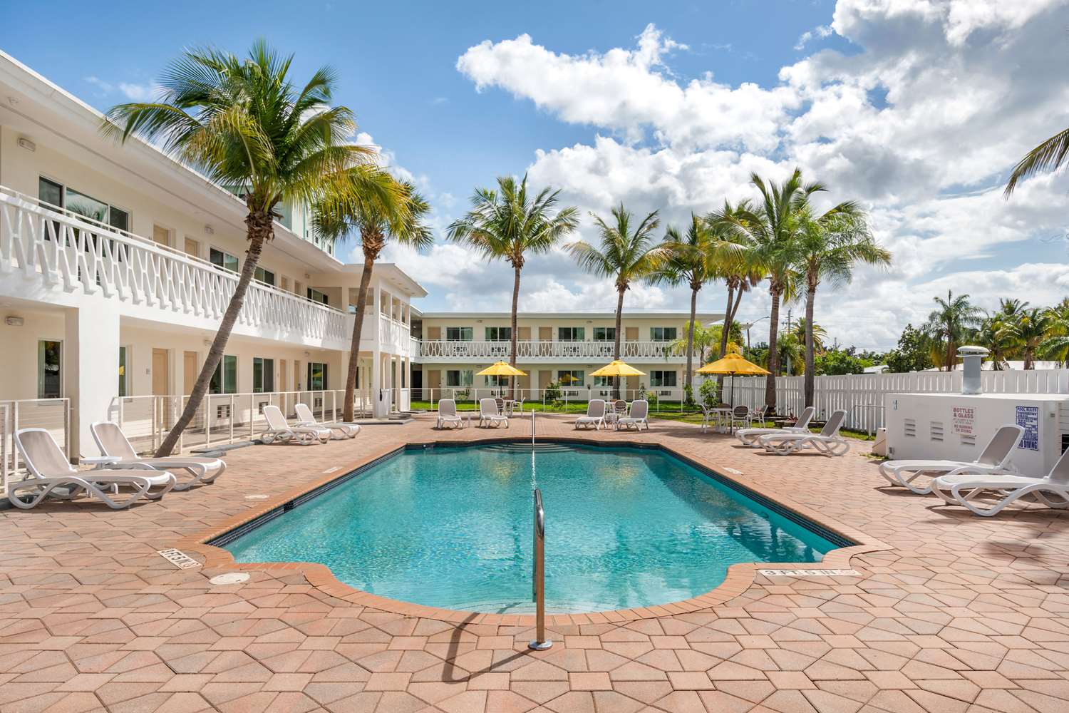 Downtown Hollywood Gardens Inn & Suites 20/20
