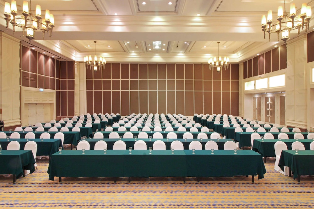 The Imperial Hotel And Convention Centre Korat 62/68
