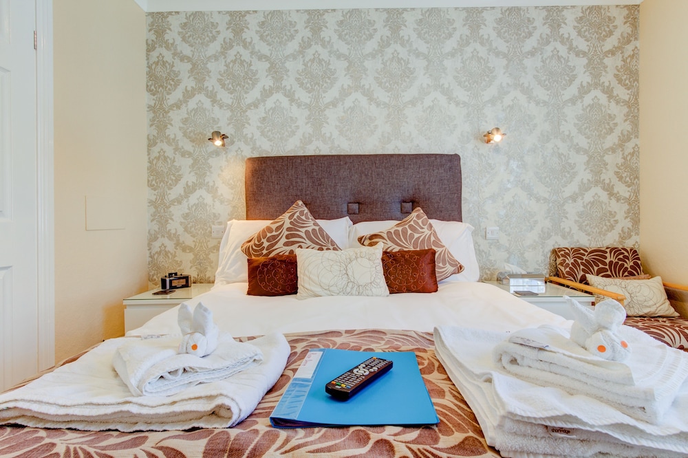 Rose Dene 27/44