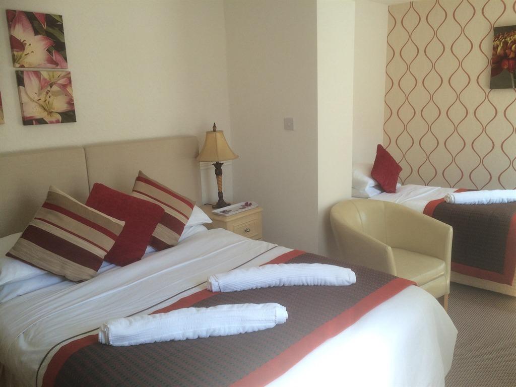 Room, Triple