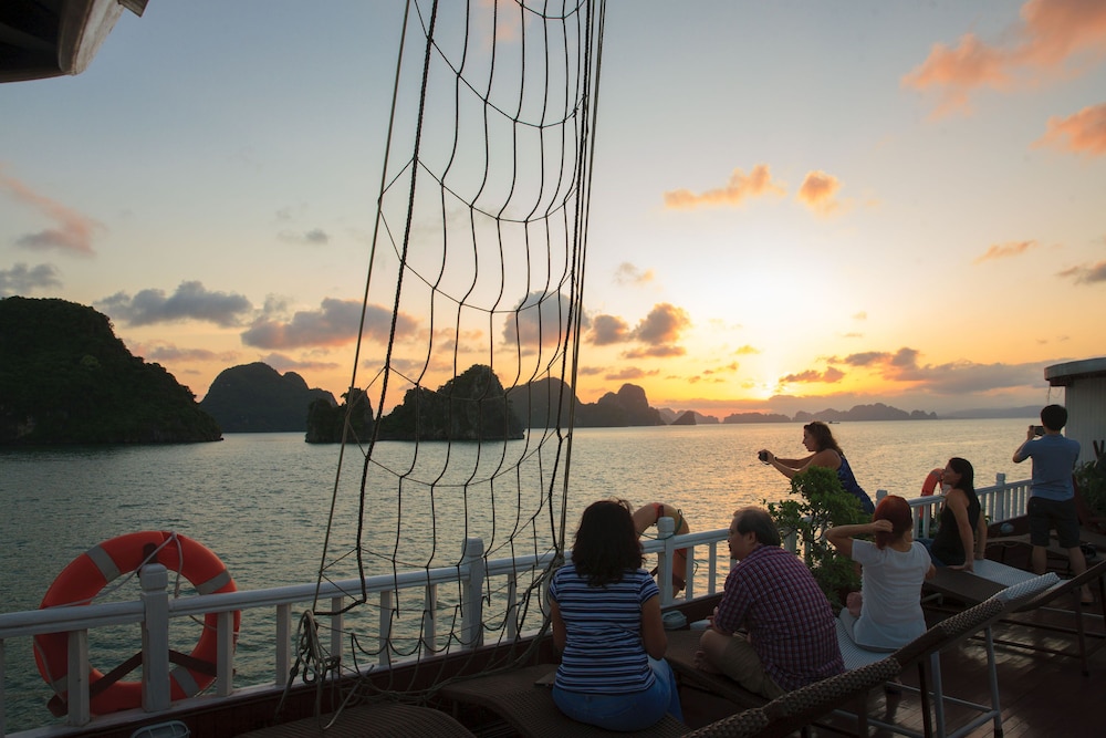 Halong Royal Palace Cruise 56/62