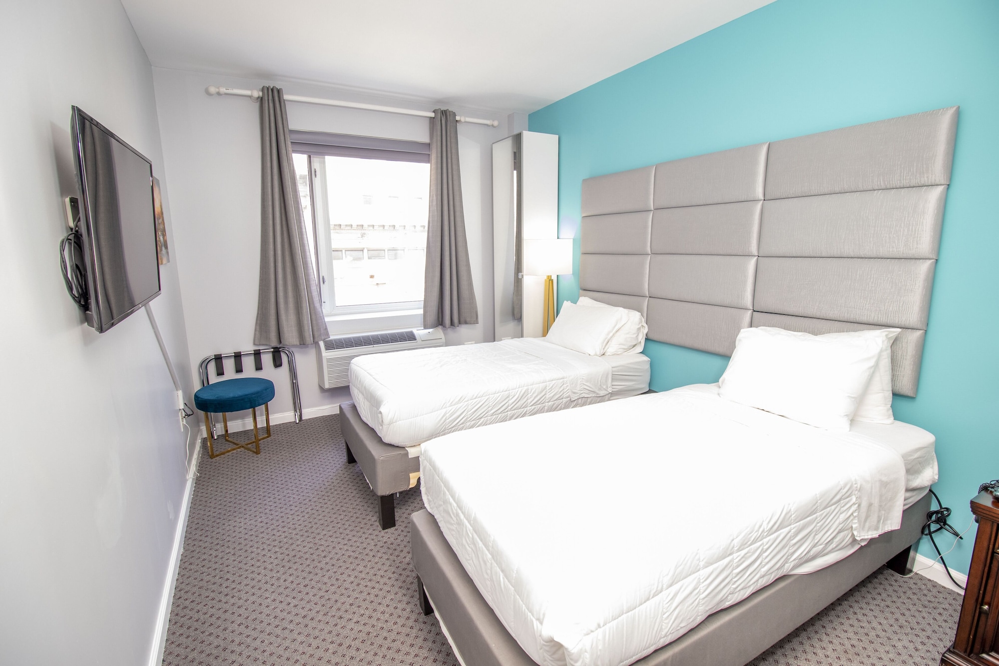 STANDARD, TWIN BEDS, CITY VIEW