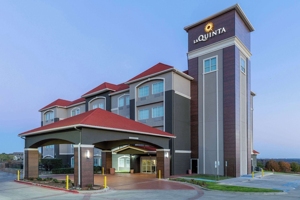La Quinta Inn & Suites by Wyndham Fort Worth - Lake Worth 1/50