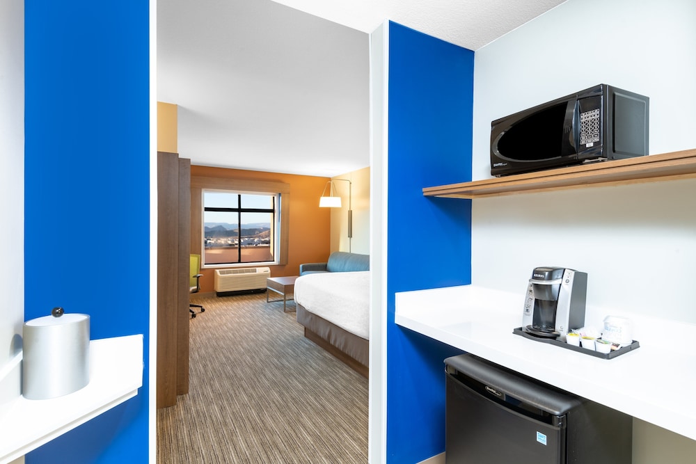 Holiday Inn Express Hotel Suites St George North 17/48