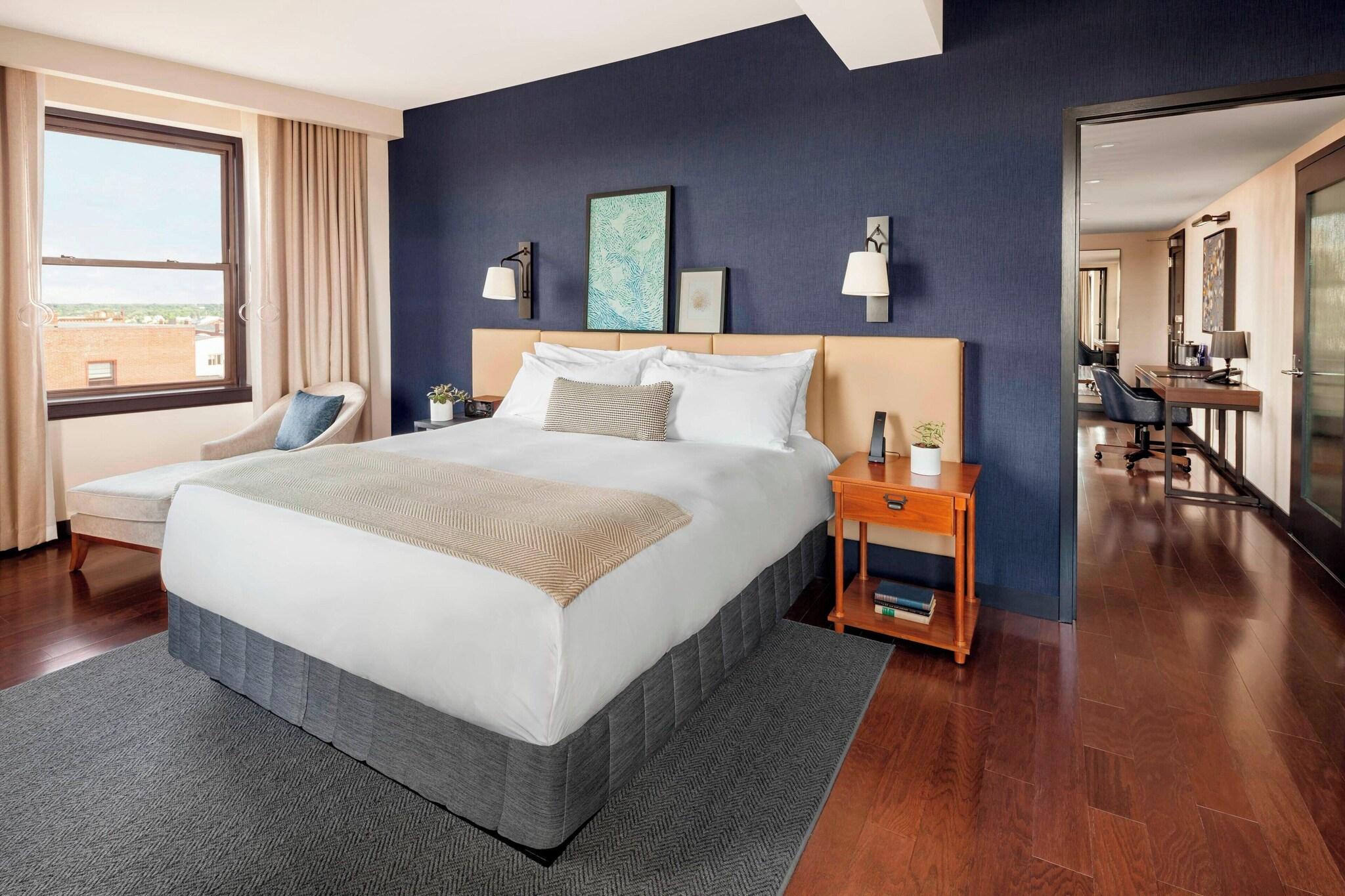 Suite, King Bed