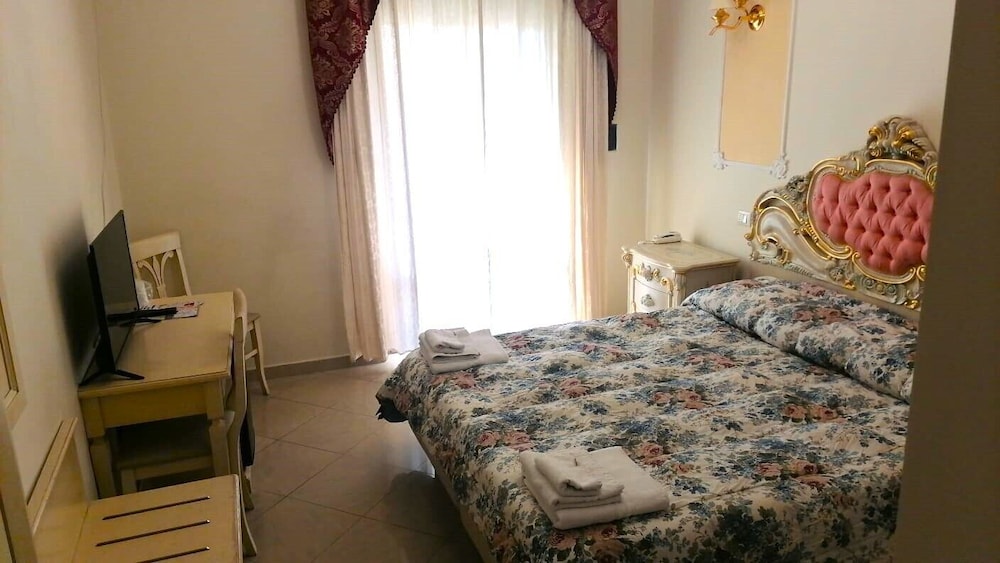 Colosseo Rooms 7/24