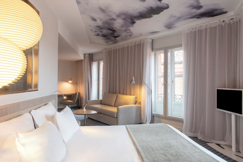 Capitol, Suite, Queen Bed, Sofa
