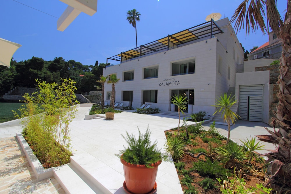 Kalamota Beach House 64/68