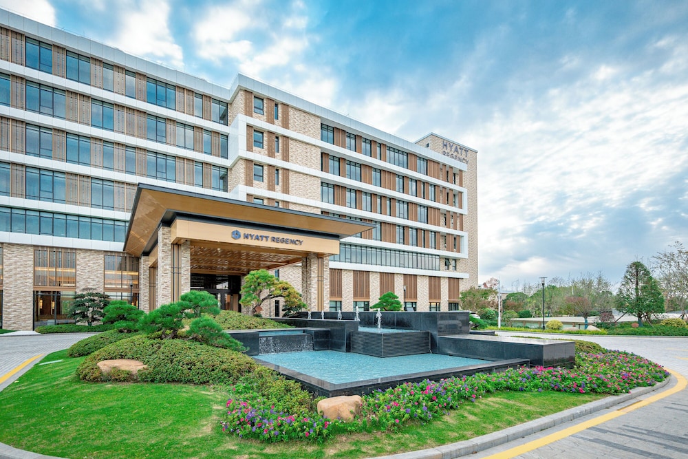Hyatt Regency Huangshan Hengjiangwan 58/65