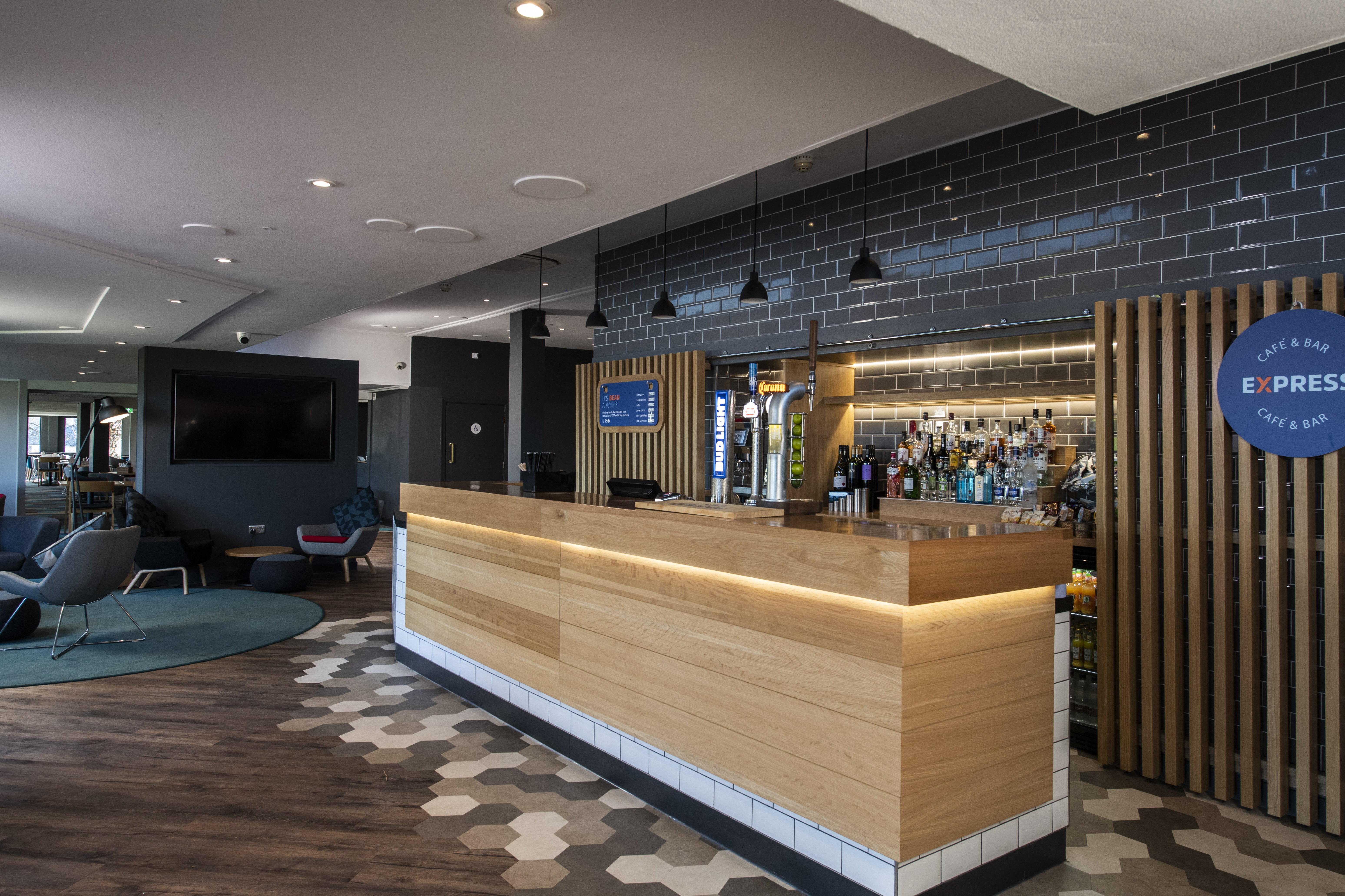 Holiday Inn Express Edinburgh City West 6/52