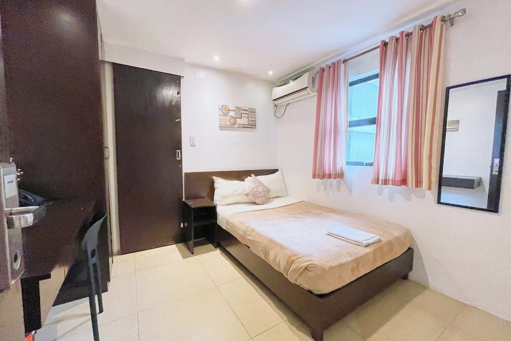 ROOM, SINGLE