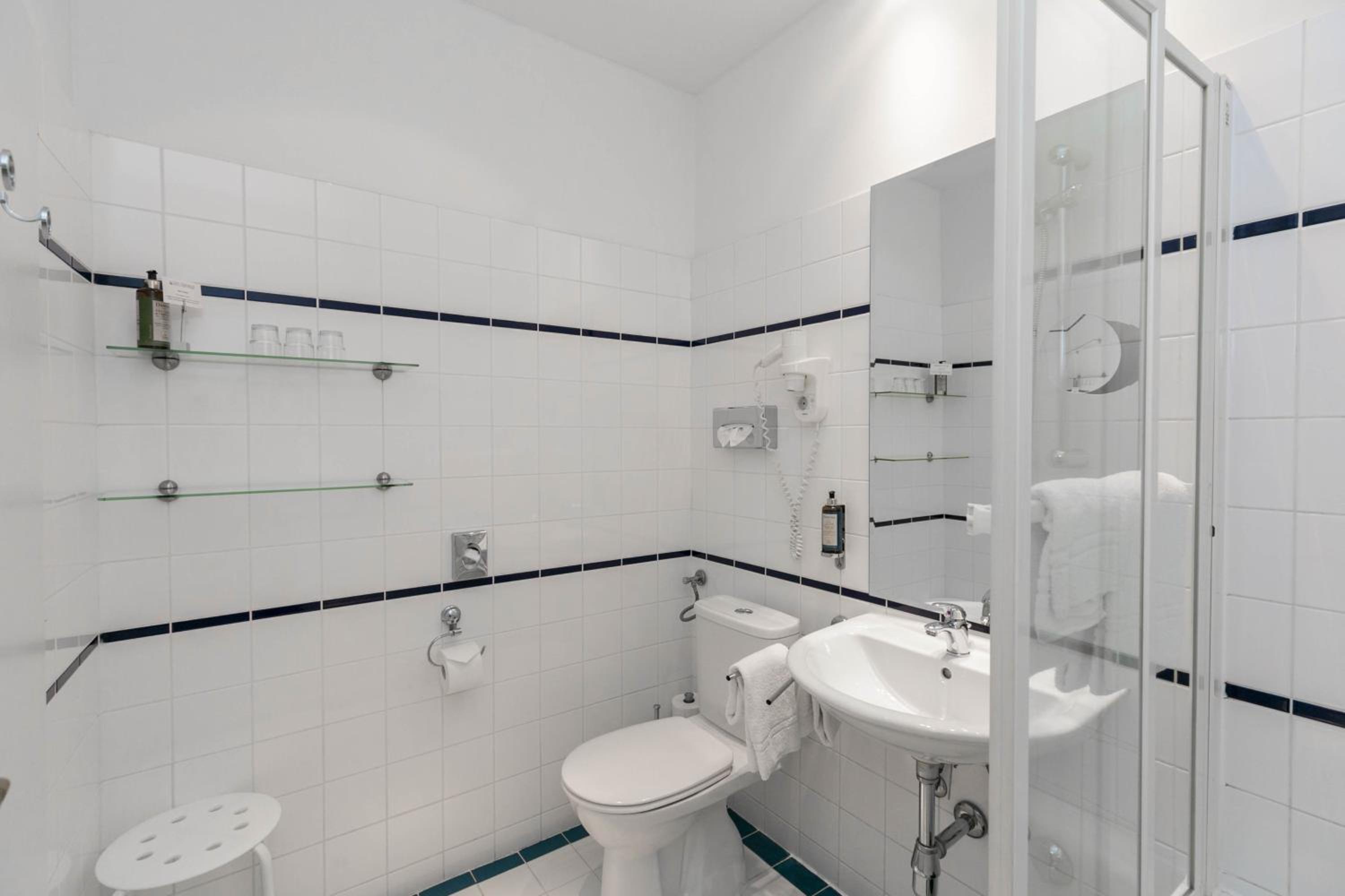 غرفة ثلاثية بسرير فردي، Hotel Karntnerhof 4/4