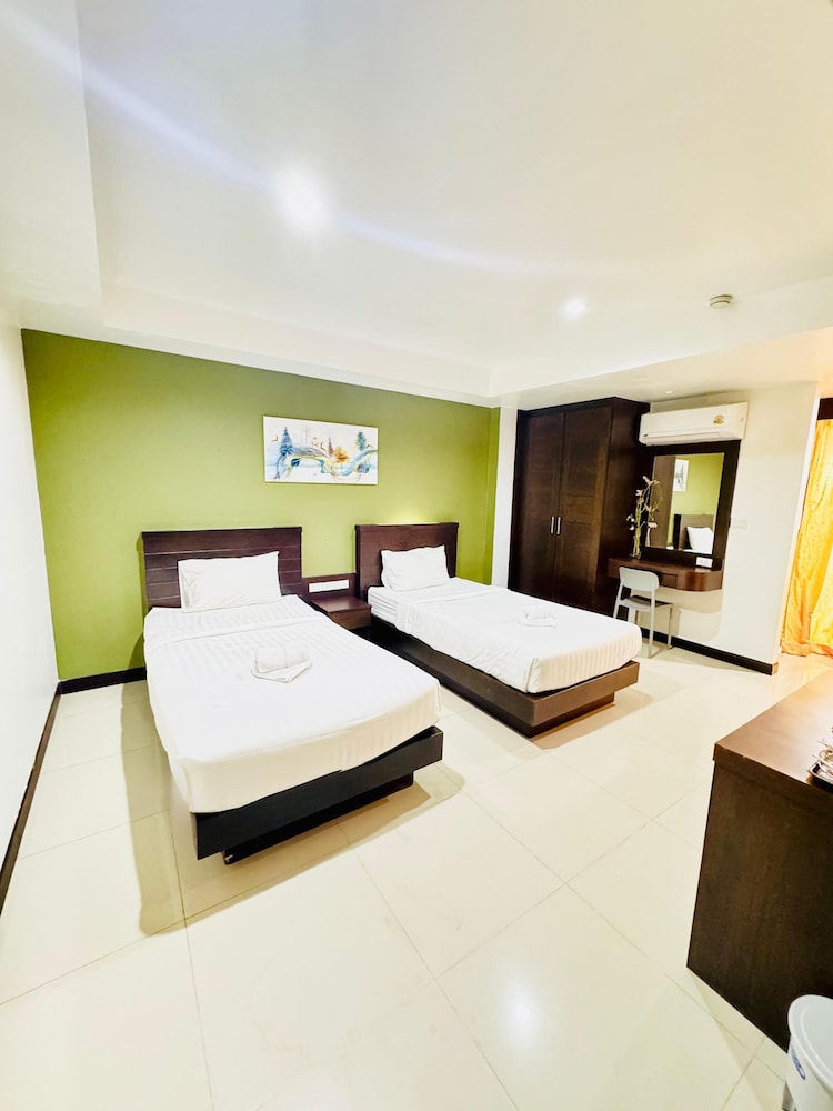 DELUXE, TWIN BEDS