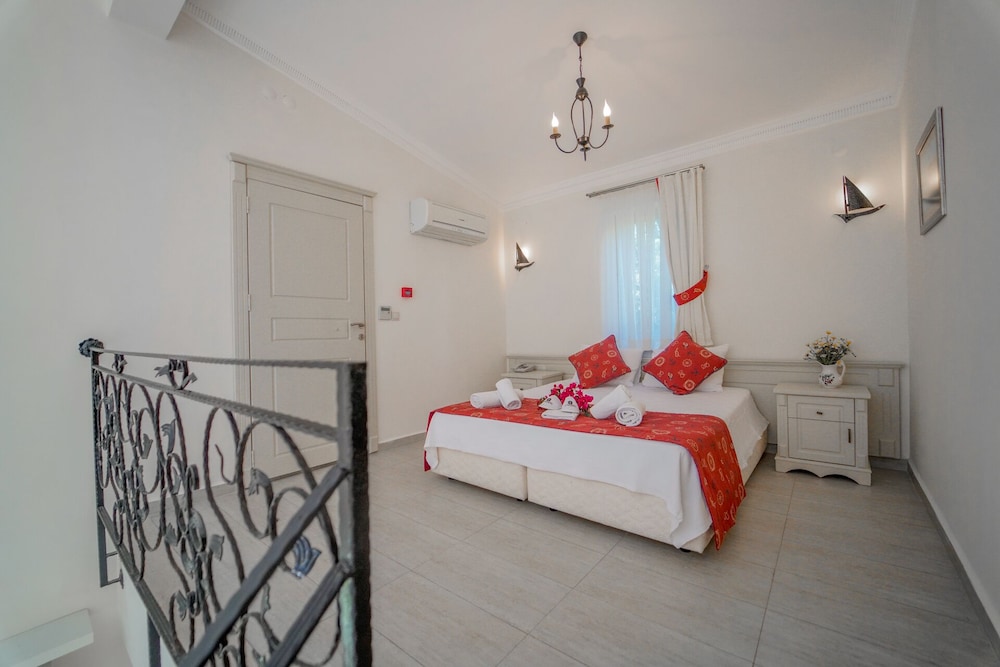 Alacati Marina Palace 12/50