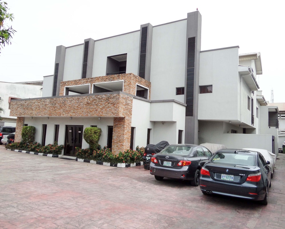 S S Hotels And Suites 40/48