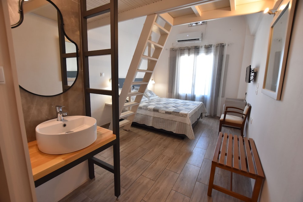 Rodakas Hotel 36/50
