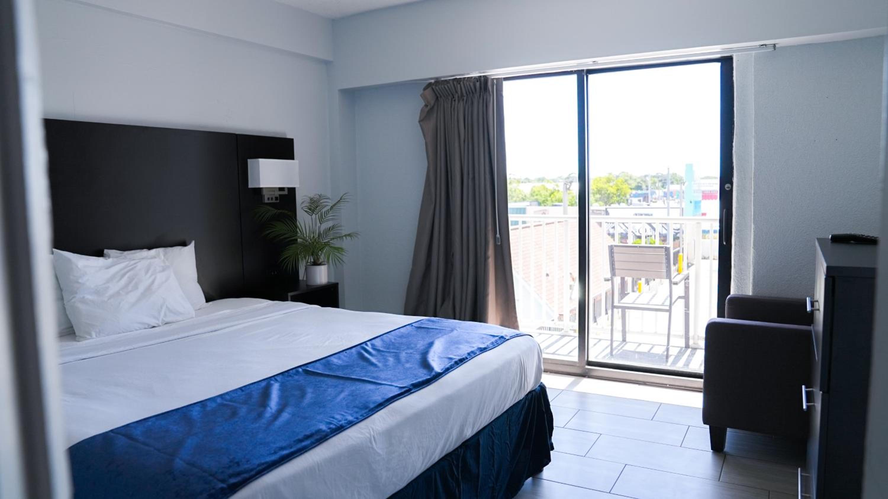 Suite, King Bed, Ocean Front
