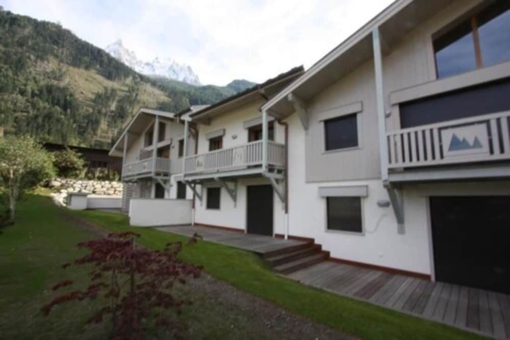 Les Lanchers Hotel Restaurant 46/50