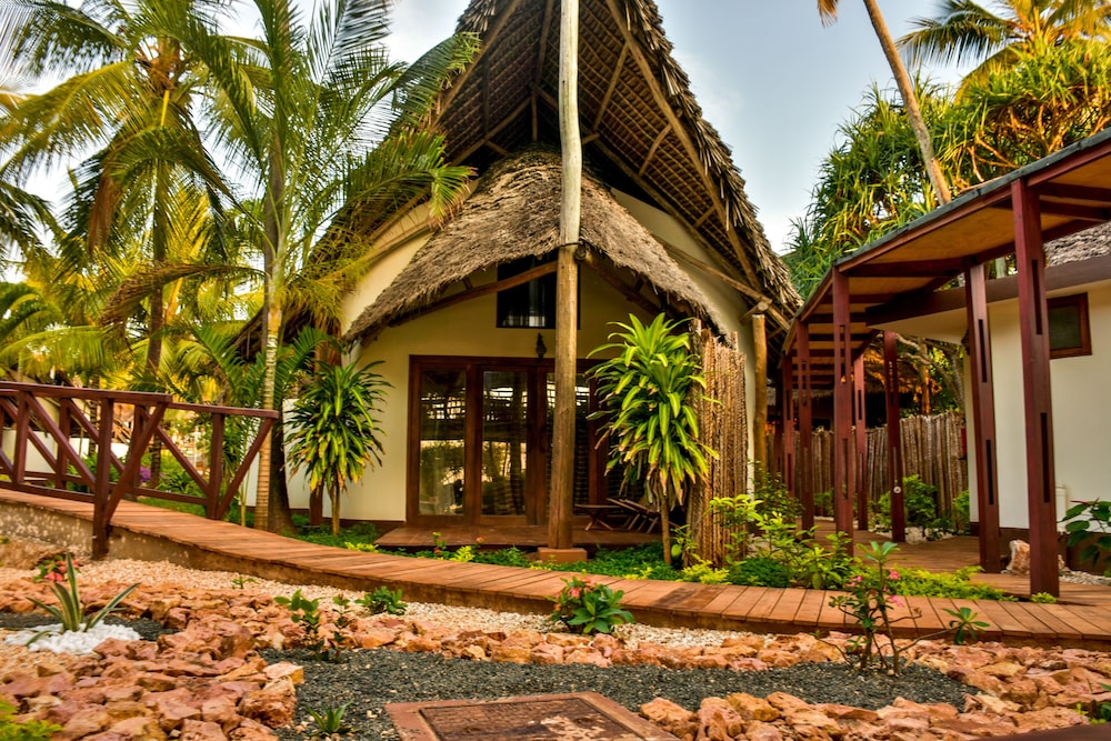 Kena Beach Hotel in MATEMWE