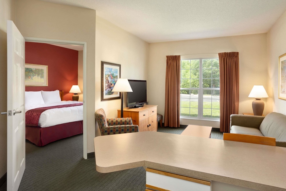 Baymont by Wyndham Wichita East 25/39