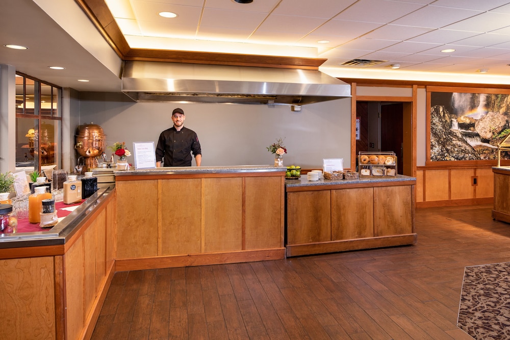 Crowne Plaza Lake Placid 8/67
