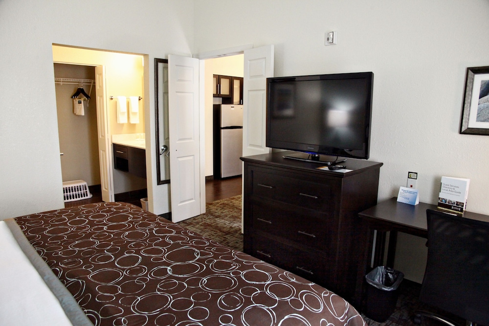 Staybridge Suites Minot 19/62