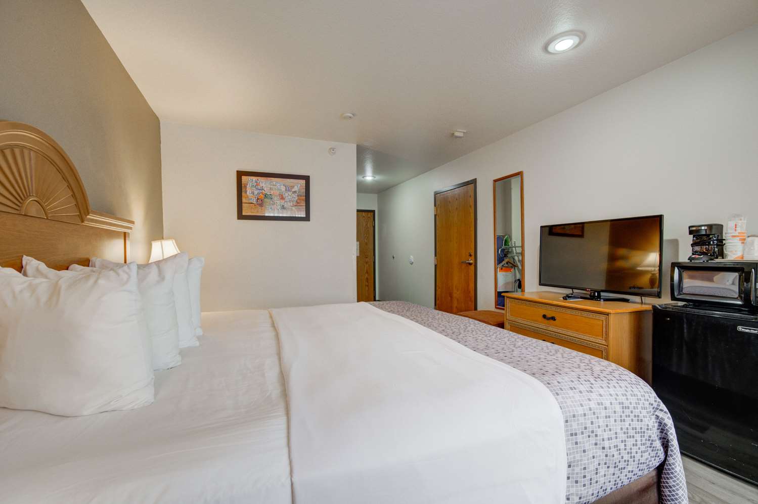 غرفة بسرير كينج، Econo Lodge Livingston Gateway To Yellowstone 2/4