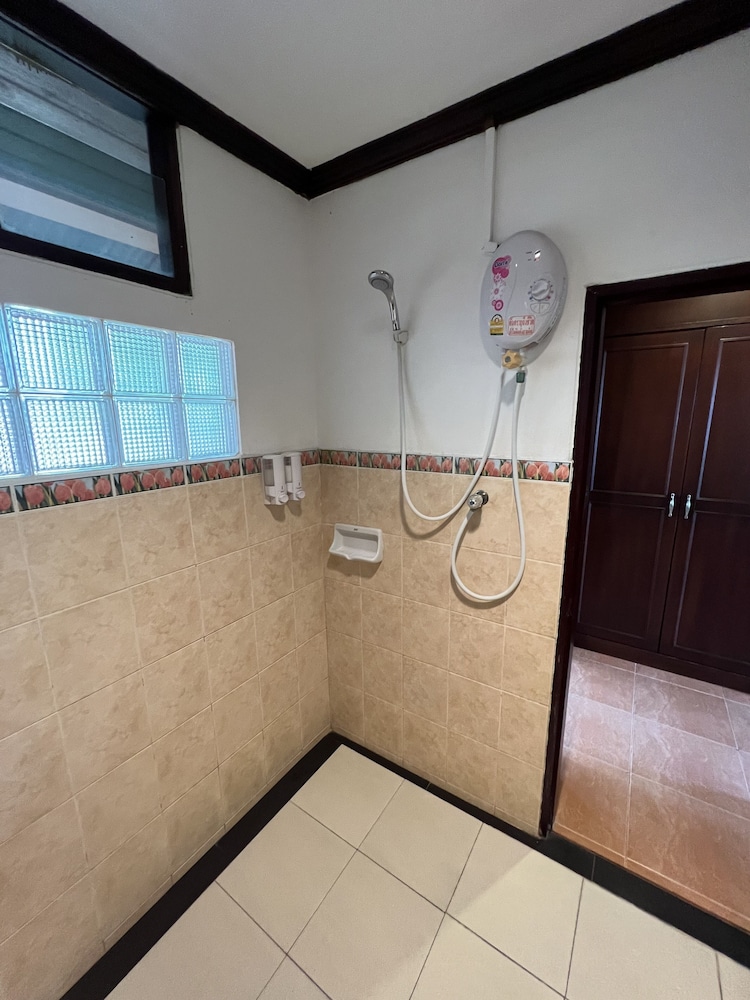 Sea Breeze Resort 65/68