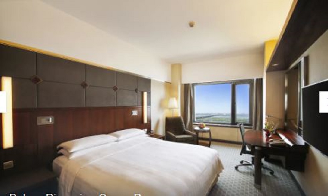 Horizon, Club, King Bed, River View