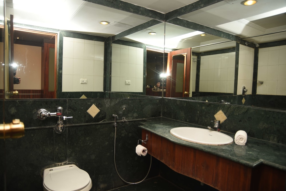 Maurya Hotel 30/66
