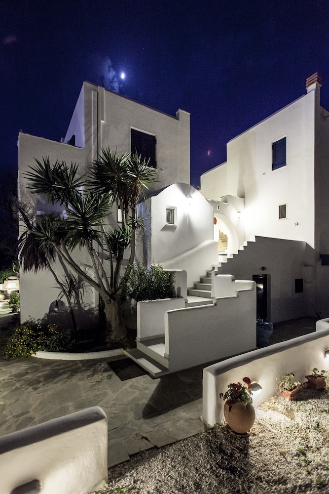Athina Studios & Suites 39/50