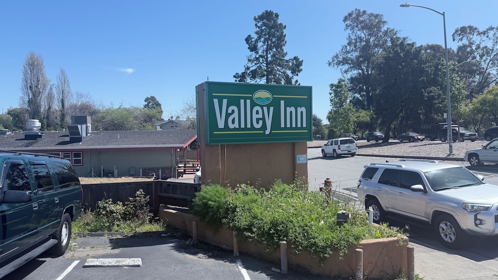 Valley Inn 33/44
