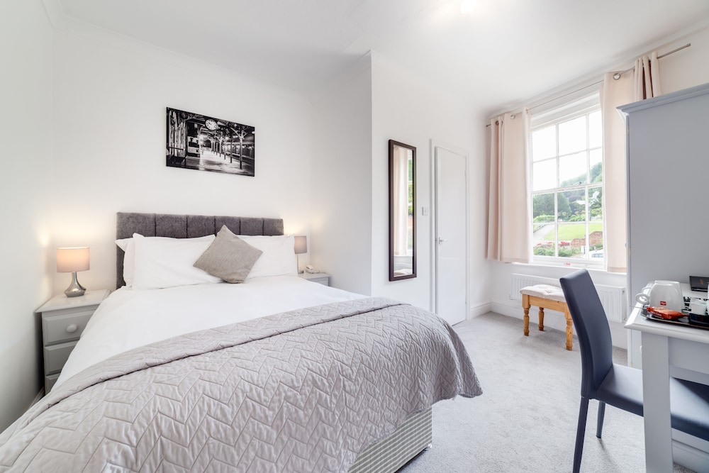 The Mount Pleasant Hotel 11/50