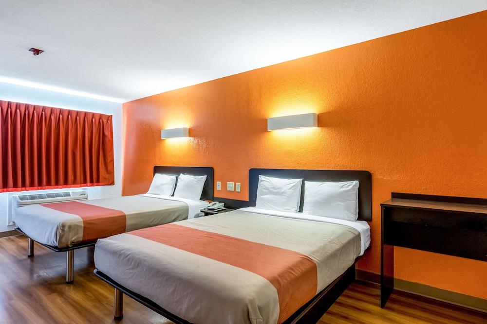 Motel6 San Antonio, TX - South IH-10 East 26/51
