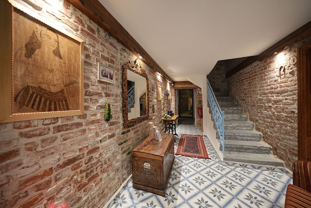 Tetka Konuk Evi 24/45