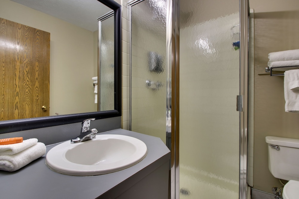 Greenfield Inn and Suites Elizabethtown KY I65 Exit 94 15/62