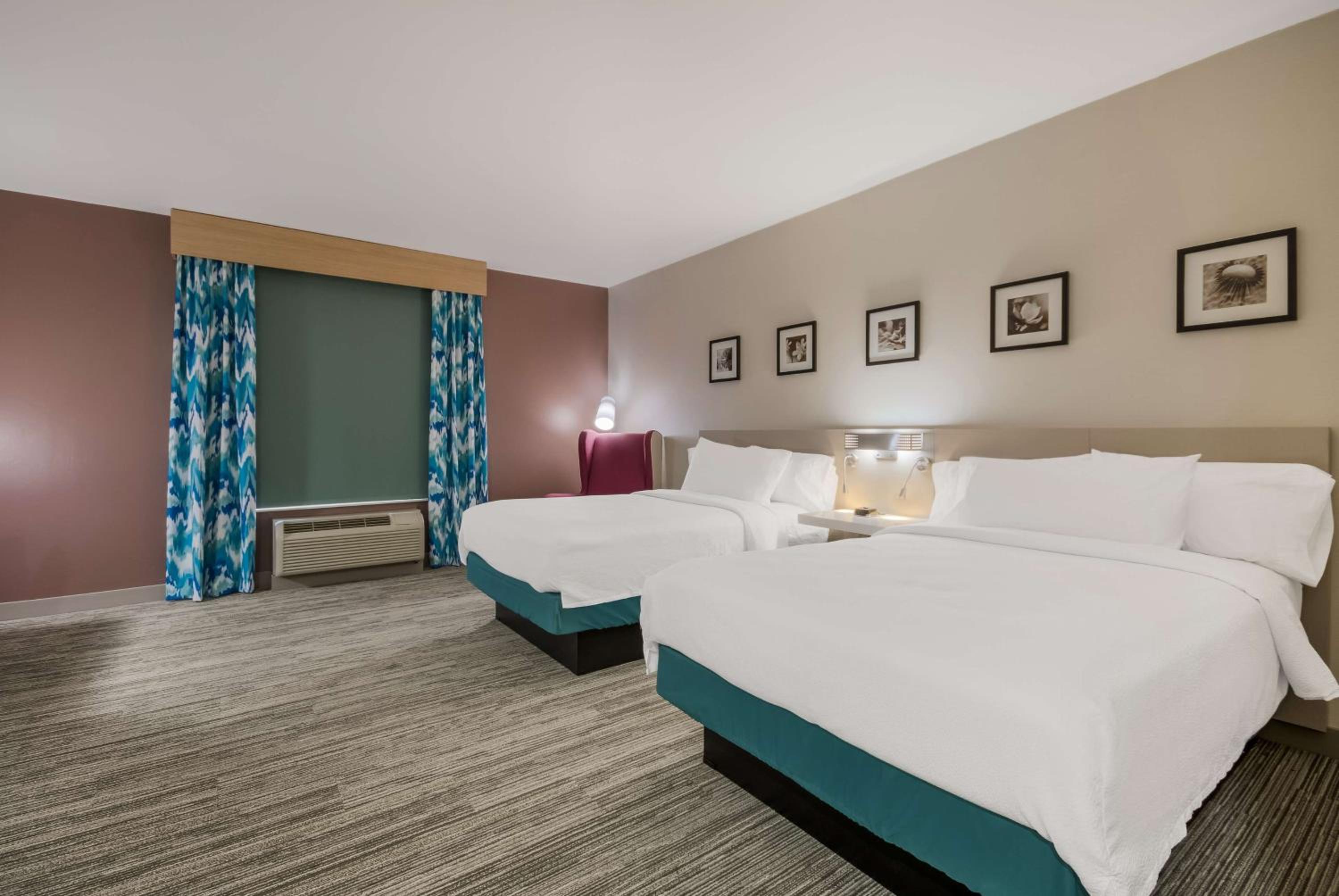 GUEST ROOM, 2 DOUBLE BEDS
