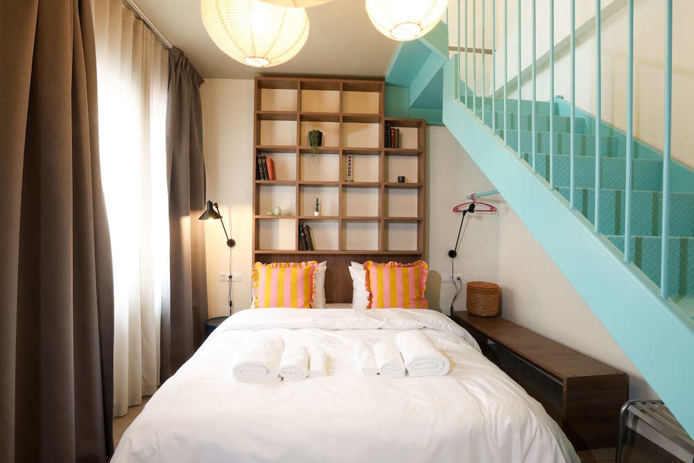 Roof Top, Urban, Loft, Suite, Queen Bed, Terrace