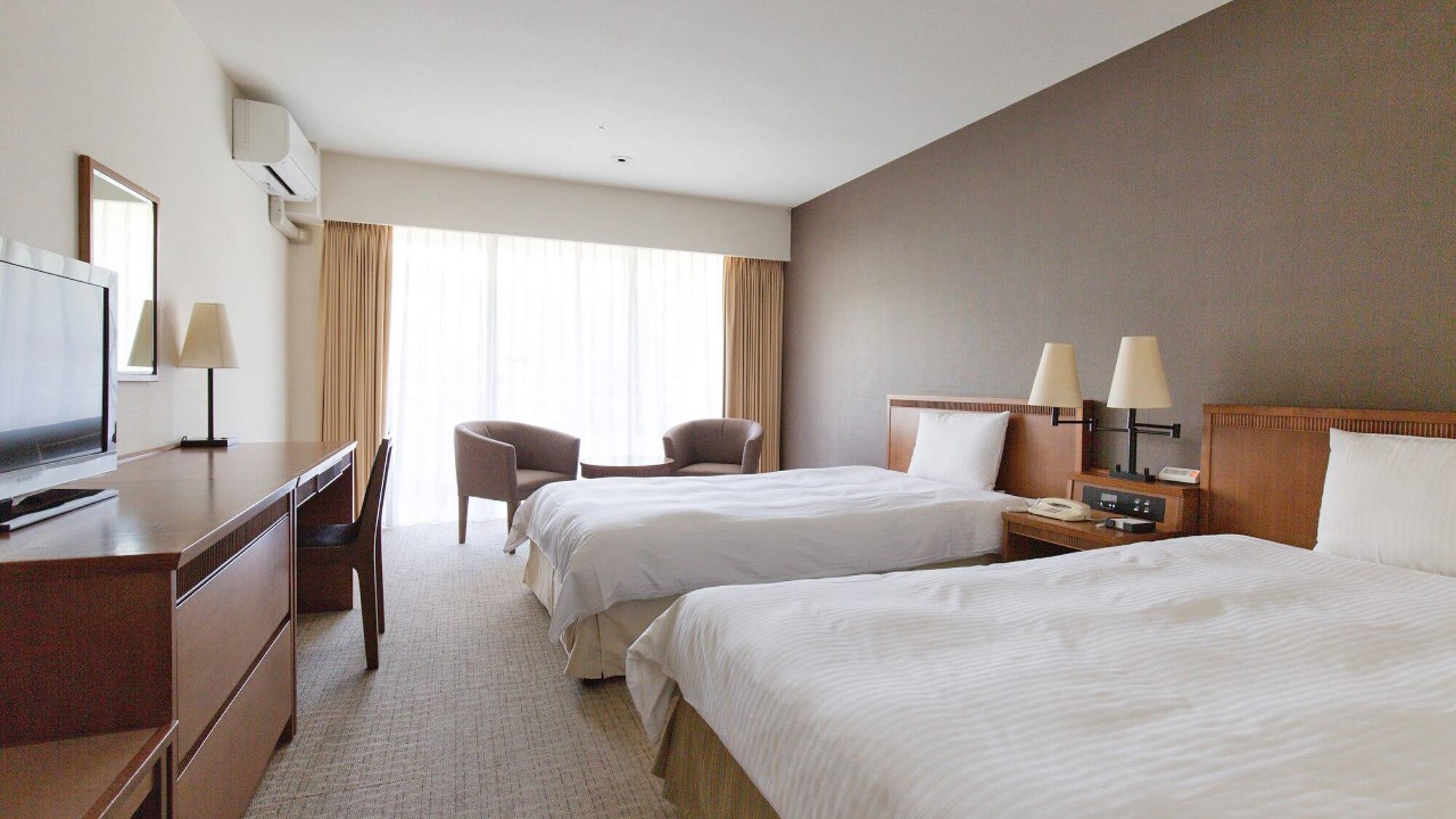 Standard, Twin Beds, Courtyard Side View, Courtyard View