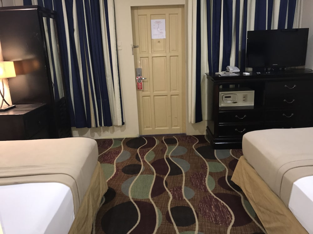 Airport Suites Hotel 32/61