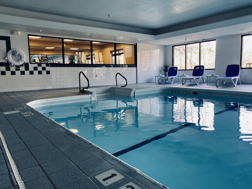 Holiday Inn Express Hotel Suites Plymouth 3/82
