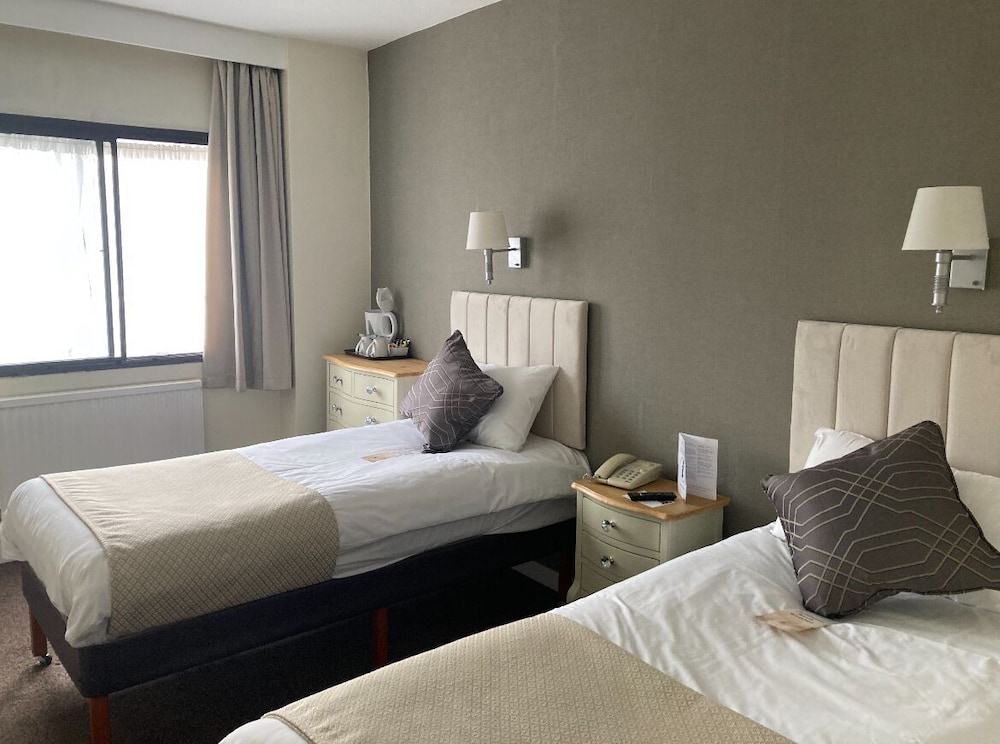ROOM, TWIN BEDS