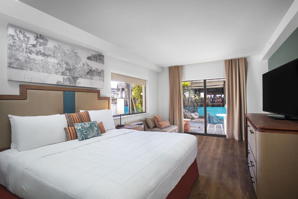 The Beachcomber St. Pete Beach, Outset Collection by Hilton 6/40