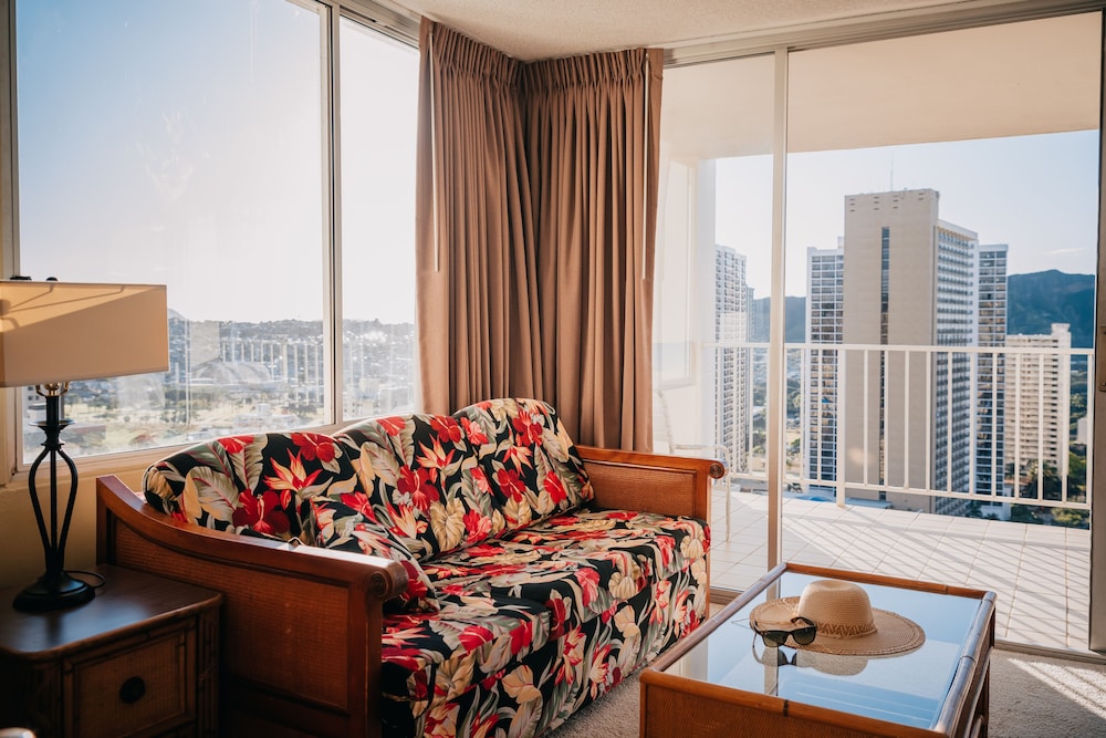 Pacific Monarch Hotel 54/73