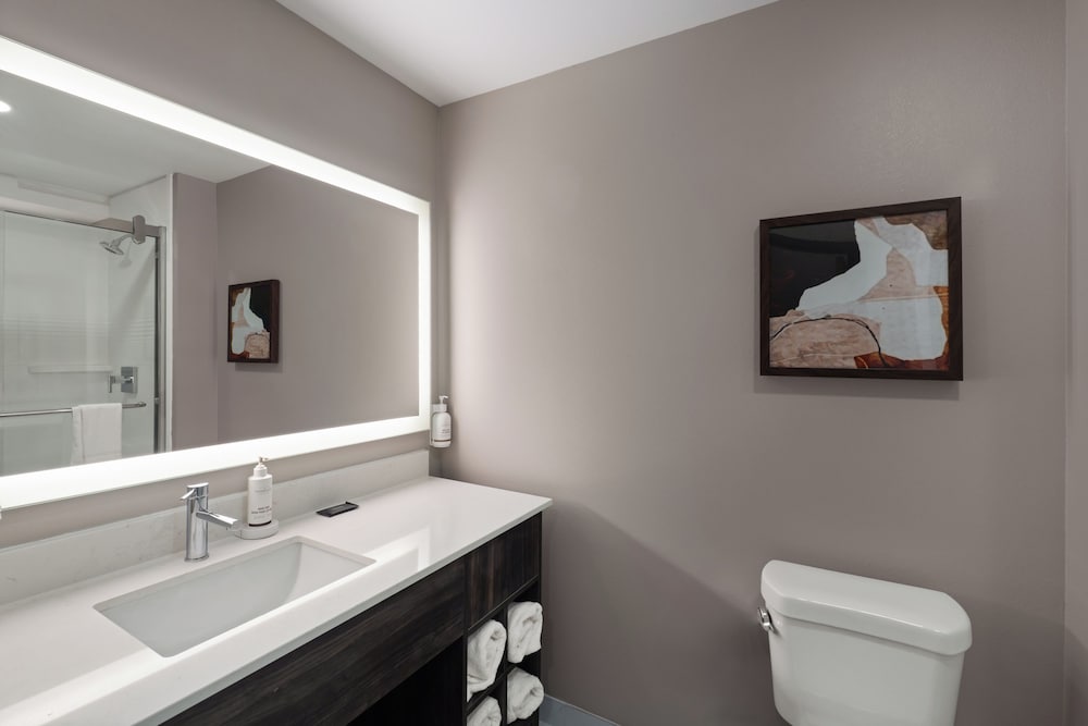 La Quinta Inn & Suites by Wyndham Tracy 49/53