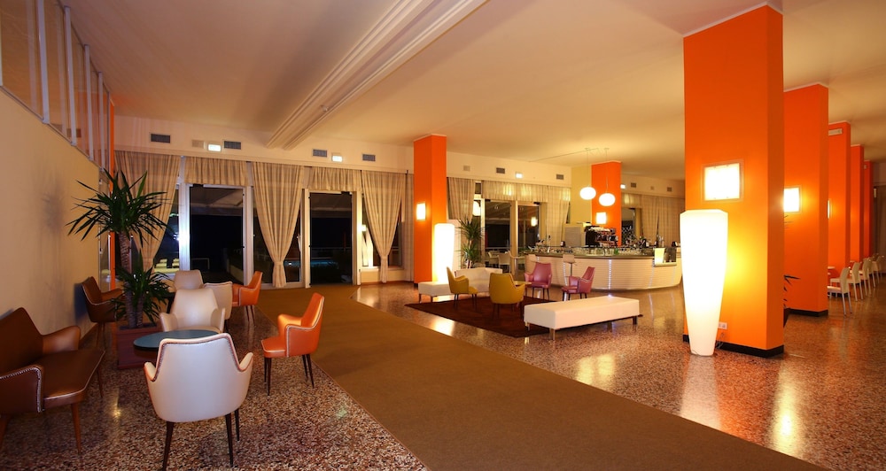 Astor Hotel 26/42