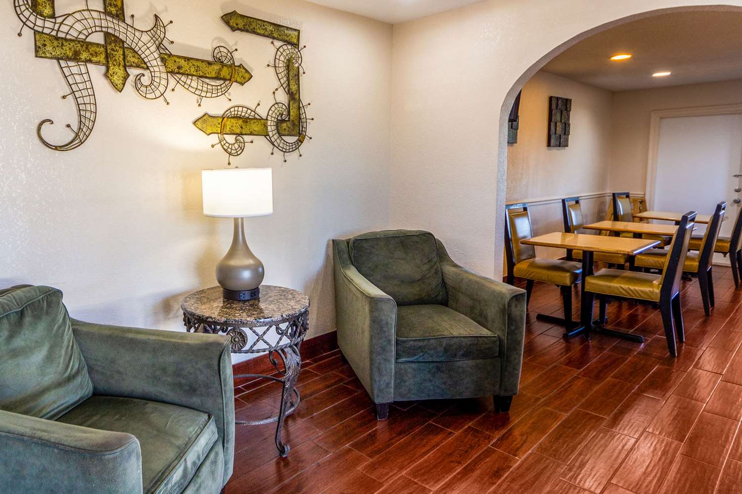 Econo Lodge Meridian 19/28