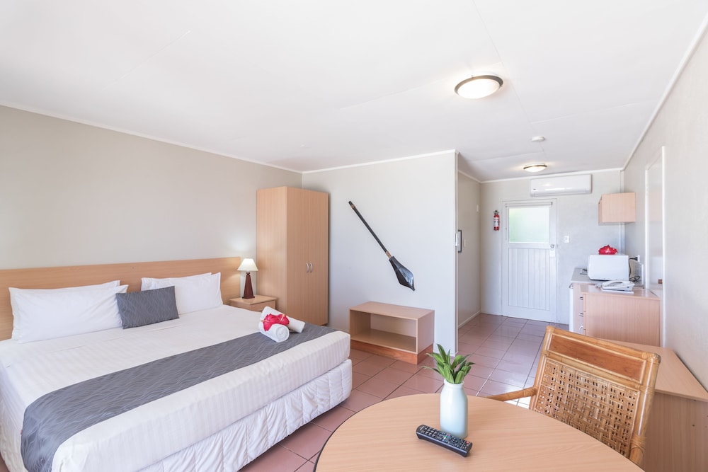 Moana Sands Beachfront Hotel 18/58